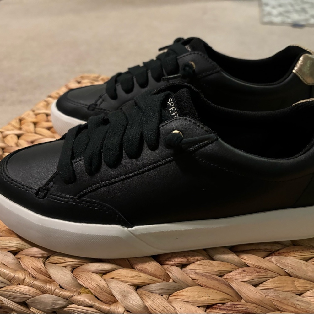 Women’s size 8.5 Sperry slip on sneakers